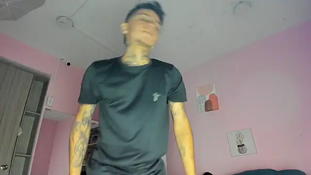 Ian Castillo  online show from 11.03.25