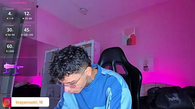 Ian Castillo  online show from 11.10.25