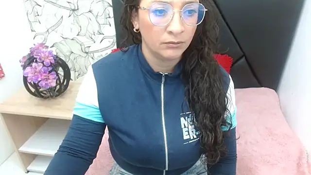 Snapshot of sarax_ximena chatting on 04.26.26 sarax ximena online show from 04.26.26