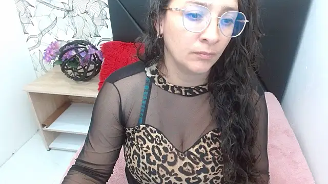 Snapshot of sarax_ximena chatting on 04.30.26 sarax ximena online show from 04.30.26