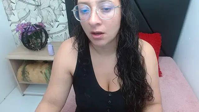 Snapshot of sarax_ximena chatting on 05.15.26 sarax ximena online show from 05.15.26