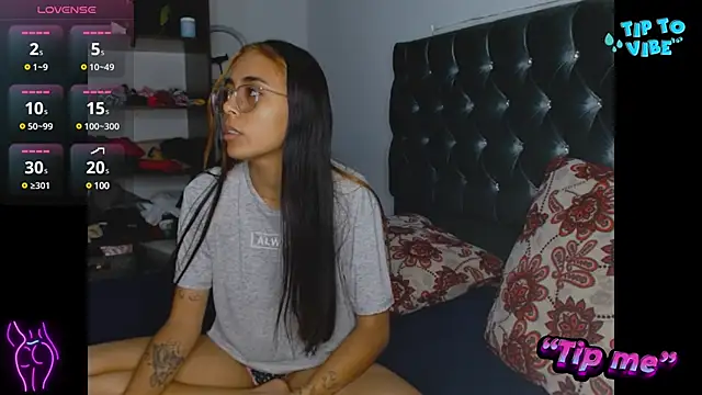 Snapshot of AntonellaAndNoah chatting on 02.06.25 AntonellaAndNoah online show from 02.06.25