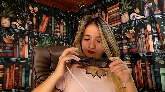 Snapshot of julietta___jackson chatting on 01.22.25 julietta jackson online show from 01.22.25