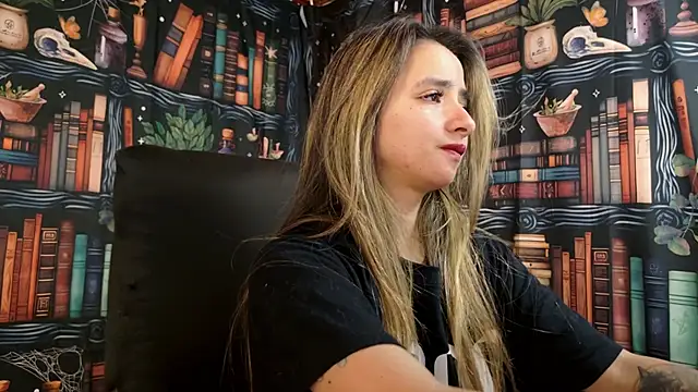 Snapshot of julietta___jackson chatting on 02.14.25 julietta jackson online show from 02.14.25