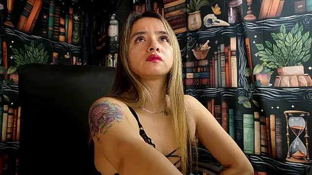 Snapshot of julietta___jackson chatting on 02.18.25 julietta jackson online show from 02.18.25