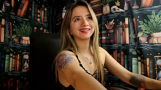 Snapshot of julietta___jackson chatting on 02.18.25 julietta jackson online show from 02.18.25