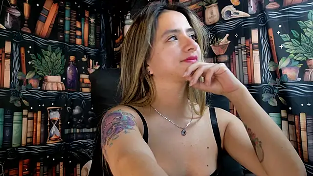 Snapshot of julietta___jackson chatting on 02.25.25 julietta jackson online show from 02.25.25