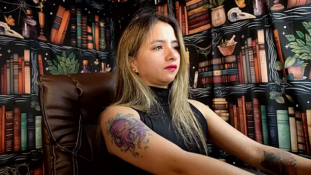 Snapshot of julietta___jackson chatting on 03.21.25 julietta jackson online show from 03.21.25