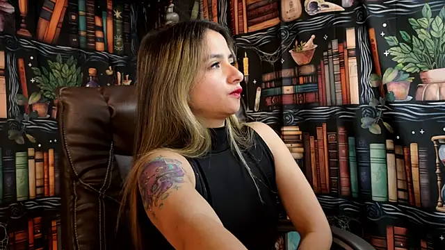 Snapshot of julietta___jackson chatting on 03.21.25 julietta jackson online show from 03.21.25