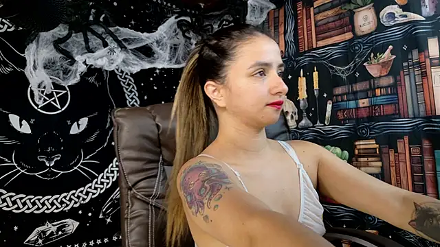Snapshot of julietta___jackson chatting on 10.04.25 julietta jackson online show from 10.04.25