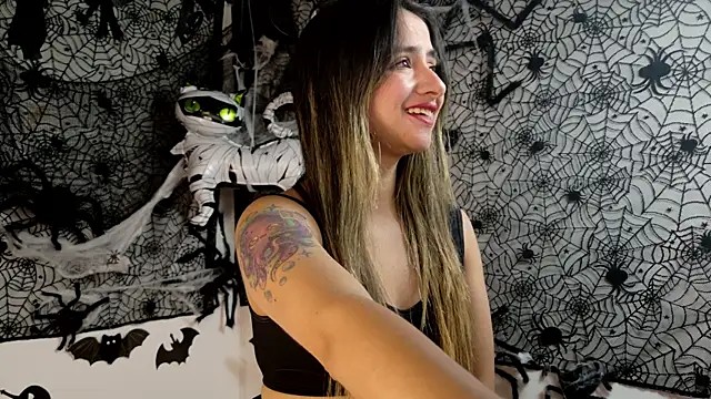 Snapshot of julietta___jackson chatting on 10.09.25 julietta jackson online show from 10.09.25