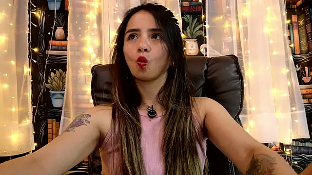 Snapshot of julietta___jackson chatting on 06.13.26 julietta jackson online show from 06.13.26