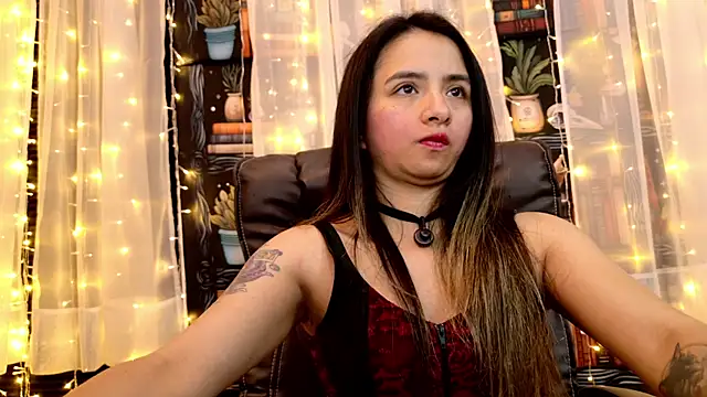 Snapshot of julietta___jackson chatting on 06.19.26 julietta jackson online show from 06.19.26