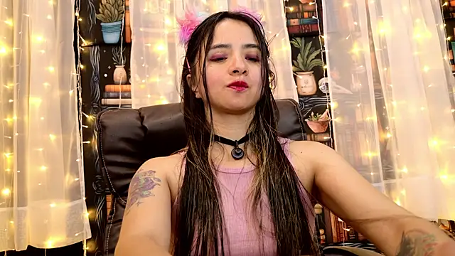 Snapshot of julietta___jackson chatting on 06.20.26 julietta jackson online show from 06.20.26