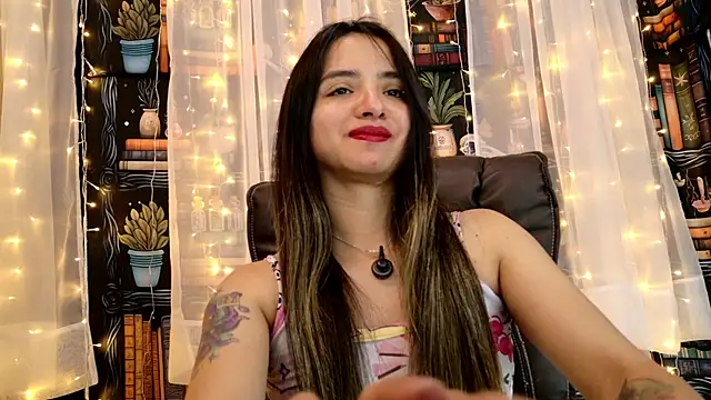 Snapshot of julietta___jackson chatting on 06.25.26 julietta jackson online show from 06.25.26