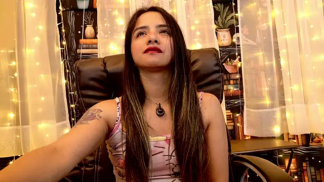 Snapshot of julietta___jackson chatting on 07.03.26 julietta jackson online show from 07.03.26