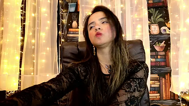 Snapshot of julietta___jackson chatting on 07.04.26 julietta jackson online show from 07.04.26