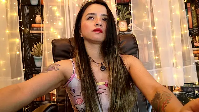 Snapshot of julietta___jackson chatting on 07.08.26 julietta jackson online show from 07.08.26
