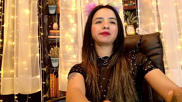 Snapshot of julietta___jackson chatting on 07.17.26 julietta jackson online show from 07.17.26
