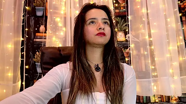 Snapshot of julietta___jackson chatting on 07.23.26 julietta jackson online show from 07.23.26
