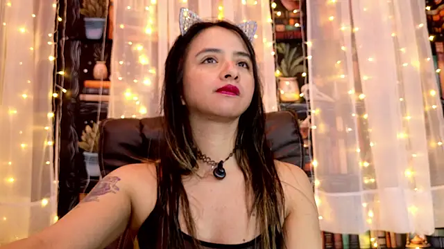 Snapshot of julietta___jackson chatting on 07.25.26 julietta jackson online show from 07.25.26