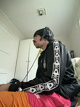 wolfwhite95 online show from 05.24.26