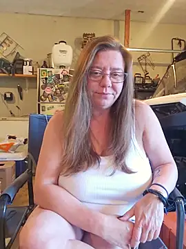 Snapshot of MsShelby40 chatting on 06.02.26 MsShelby40 online show from 06.02.26