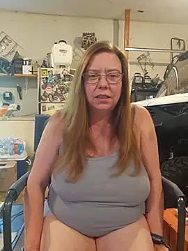 Snapshot of MsShelby40 chatting on 06.04.26 MsShelby40 online show from 06.04.26
