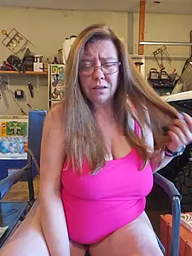 Snapshot of MsShelby40 chatting on 06.19.26 MsShelby40 online show from 06.19.26