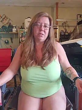 Snapshot of MsShelby40 chatting on 06.28.26 MsShelby40 online show from 06.28.26