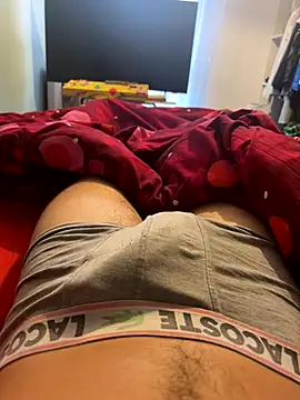 Snapshot of enzomlt chatting on 12.15.25 enzomlt online show from 12.15.25