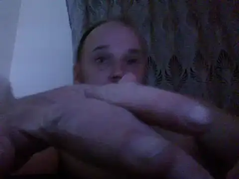 Snapshot of FROL83 chatting on 04.05.26 FROL83 online show from 04.05.26