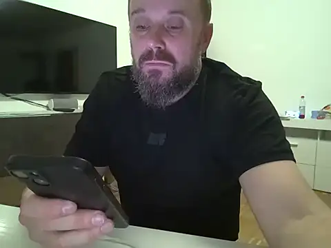 Snapshot of FROL83 chatting on 04.20.26 FROL83 online show from 04.20.26