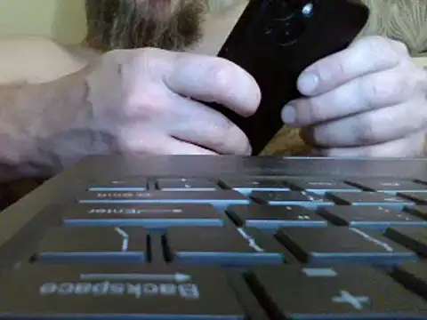 Snapshot of FROL83 chatting on 05.04.26 FROL83 online show from 05.04.26
