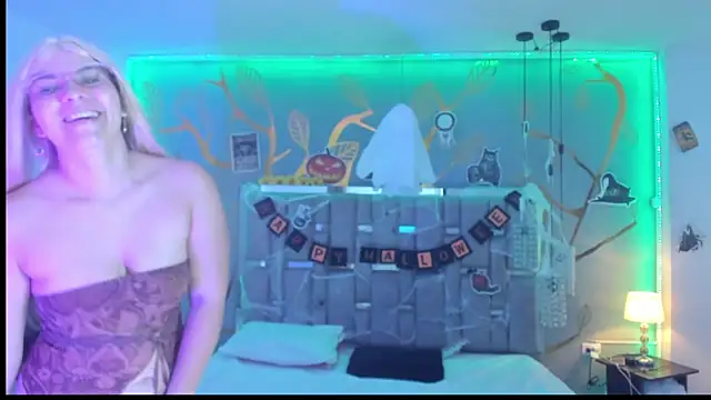 AlessiaDouce online show from 10.31.25