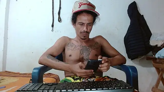 Snapshot of damian_bottom_bigcock chatting on 05.20.26 damian bottom bigcock online show from 05.20.26