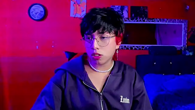 Snapshot of AnggelONfiree chatting on 02.23.25 AnggelONfiree online show from 02.23.25