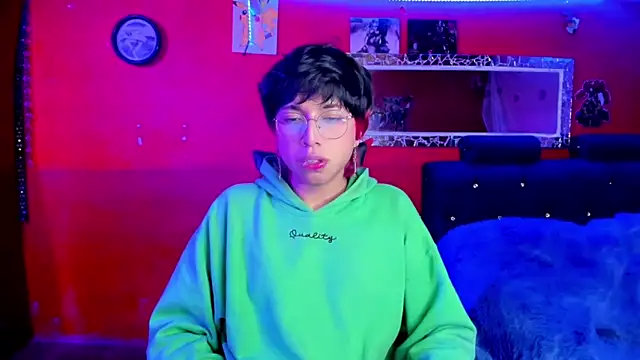 Snapshot of AnggelONfiree chatting on 03.12.25 AnggelONfiree online show from 03.12.25