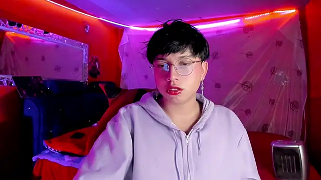 Snapshot of AnggelONfiree chatting on 09.18.25 AnggelONfiree online show from 09.18.25