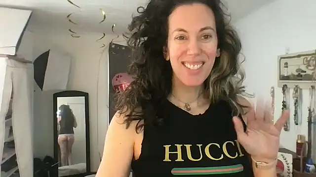 BonfireBonnie online show from 02.04.25