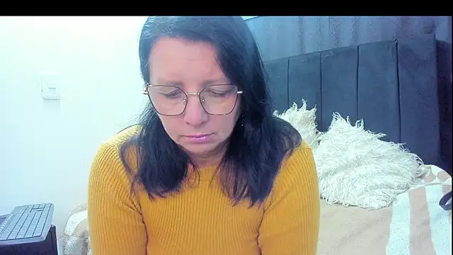 Evaaross 2345 online show from 02.02.26