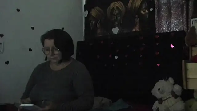 Snapshot of Evaaross_2345 chatting on 04.30.26 Evaaross 2345 online show from 04.30.26