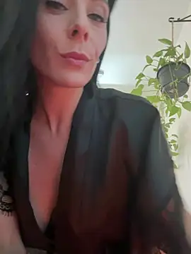 Snapshot of VixenVixie chatting on 12.16.24 VixenVixie online show from 12.16.24