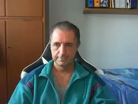 Snapshot of lliuk70mi chatting on 12.21.24 lliuk70mi online show from 12.21.24