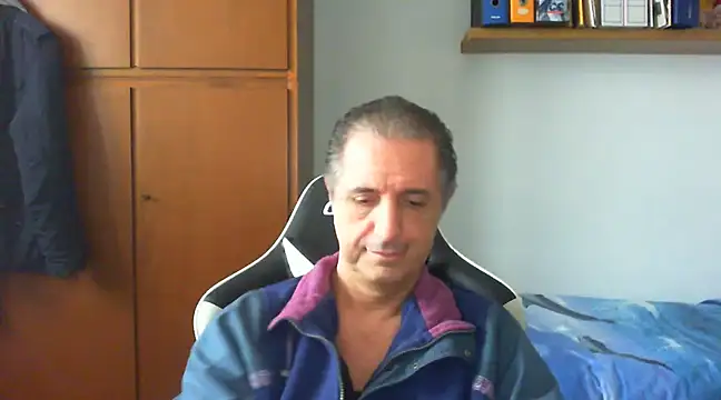 Snapshot of lliuk70mi chatting on 02.01.25 lliuk70mi online show from 02.01.25