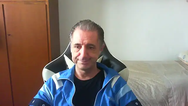 Snapshot of lliuk70mi chatting on 05.03.26 lliuk70mi online show from 05.03.26