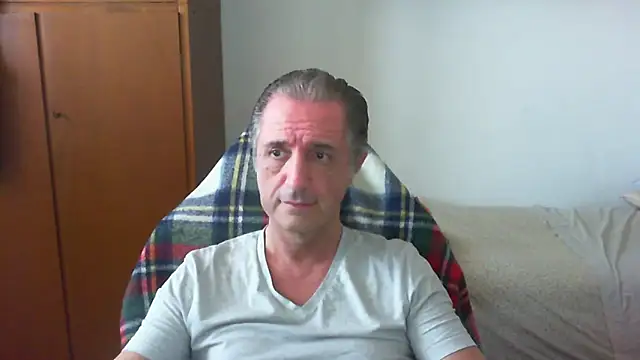 Snapshot of lliuk70mi chatting on 05.12.26 lliuk70mi online show from 05.12.26