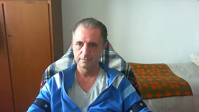 Snapshot of lliuk70mi chatting on 05.15.26 lliuk70mi online show from 05.15.26