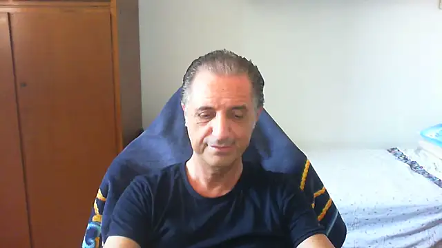 Snapshot of lliuk70mi chatting on 05.27.26 lliuk70mi online show from 05.27.26