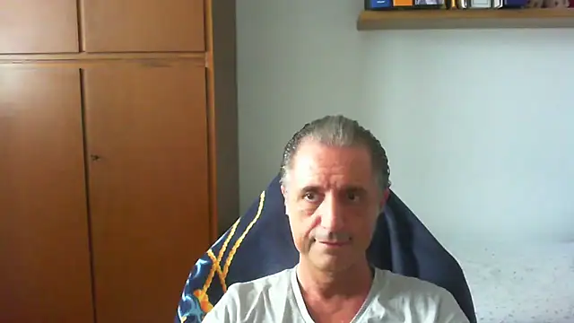 Snapshot of lliuk70mi chatting on 06.02.26 lliuk70mi online show from 06.02.26